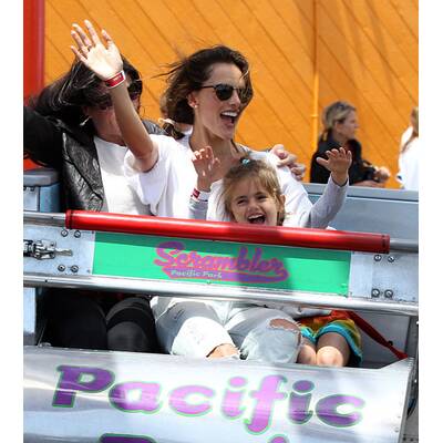 Alessandra Ambrosio hat Spaß im Vergnügungspark