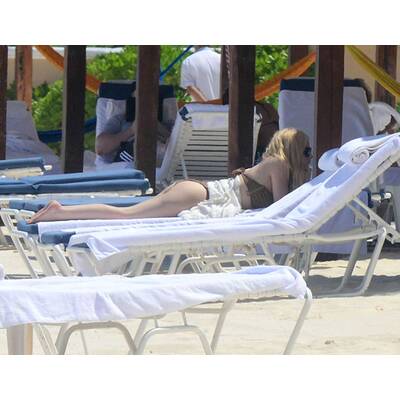 Avril Lavigne macht blau