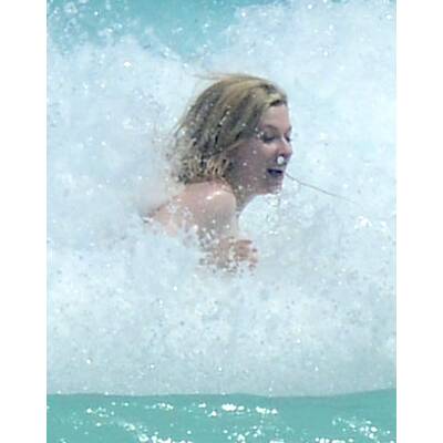 Avril Lavigne macht blau