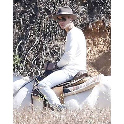 Justin Bieber reitet ohne Shirt
