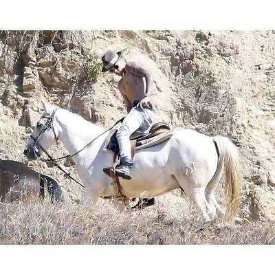 Justin Bieber reitet ohne Shirt