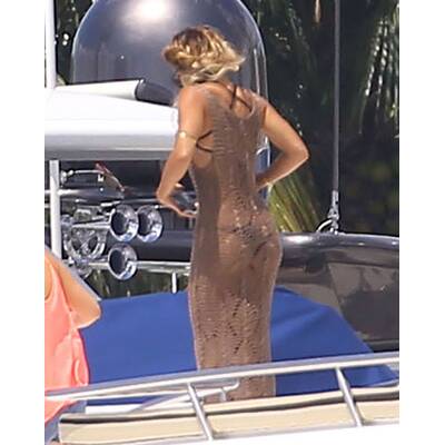 Vanessa Hudgens & Ashley Tisdale relaxen auf einer Yacht