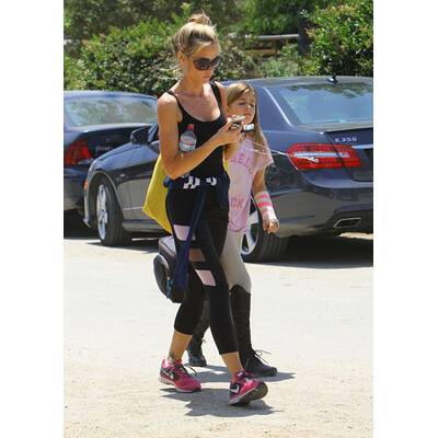 Denise Richards mit Töchtern beim Reiten