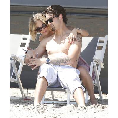 Kaley Cuoco verliebt mit Ehemann Ryan Sweeting