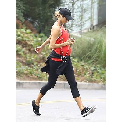 Stacy Keibler joggt mit Babybauch