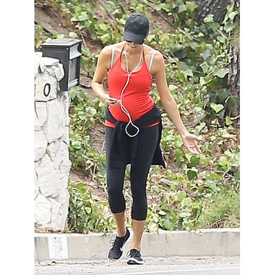Stacy Keibler joggt mit Babybauch