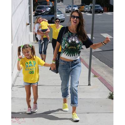 Alessandra Ambrosio im WM-Fieber