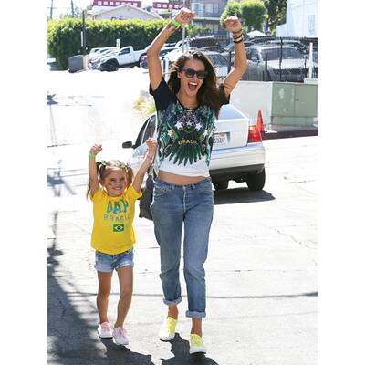 Alessandra Ambrosio im WM-Fieber