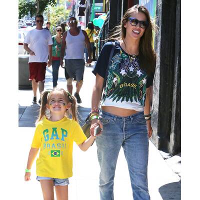 Alessandra Ambrosio im WM-Fieber