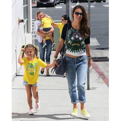 Alessandra Ambrosio im WM-Fieber