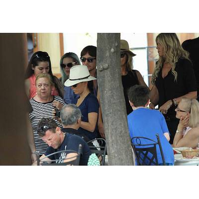 Eva Longoria bummelt in Taormina