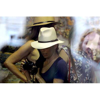 Eva Longoria bummelt in Taormina