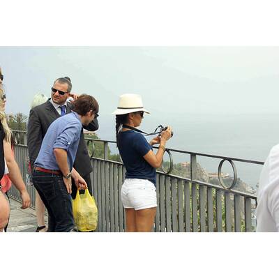 Eva Longoria bummelt in Taormina