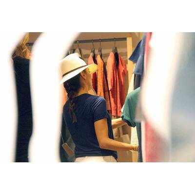 Eva Longoria bummelt in Taormina