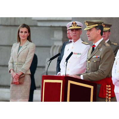 Königin Letizia strahlt neben Ehemann Felipe