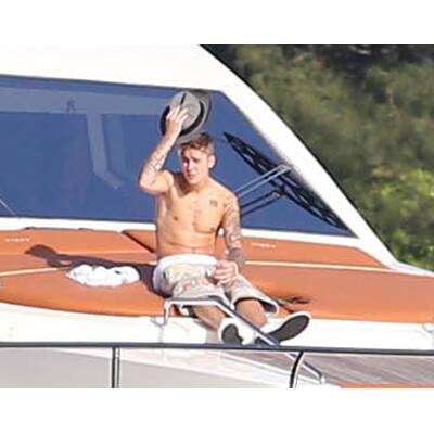 Justin Bieber feiert auf einer Yacht