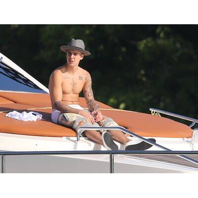 Justin Bieber feiert auf einer Yacht