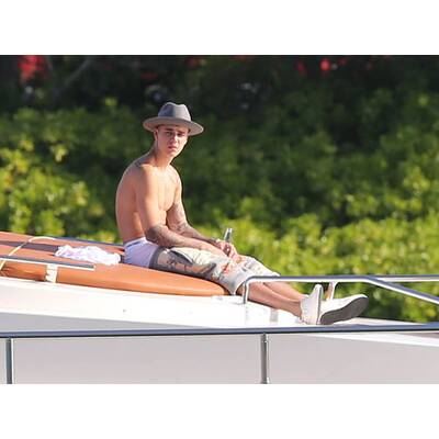 Justin Bieber feiert auf einer Yacht