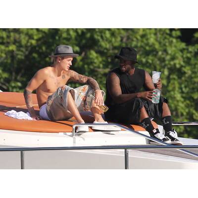 Justin Bieber feiert auf einer Yacht
