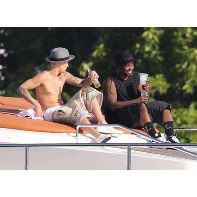 Justin Bieber feiert auf einer Yacht