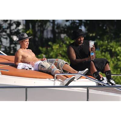 Justin Bieber feiert auf einer Yacht