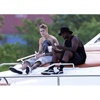 Justin Bieber feiert auf einer Yacht