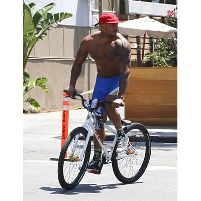Kelly Brook & David McIntosh radeln druch Beverly Hills