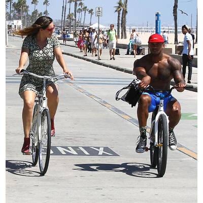 Kelly Brook & David McIntosh radeln druch Beverly Hills
