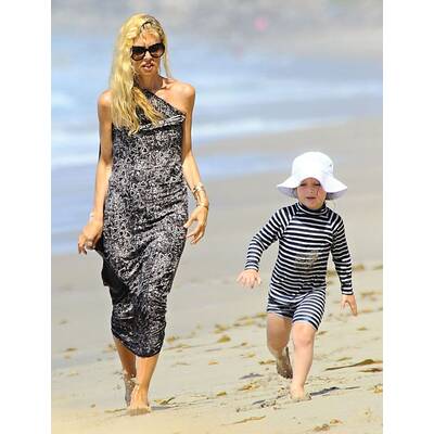 Die Stars machen Strandurlaub: Minnie Driver.