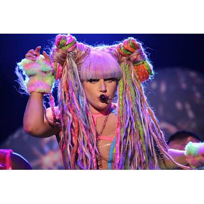 Irre Kostümshow bei Lady Gaga