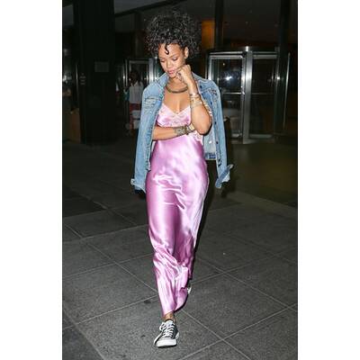 Rihanna spaziert im Negligée durch Newy York 