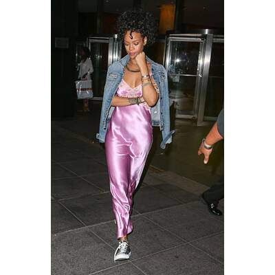 Rihanna spaziert im Negligée durch Newy York 