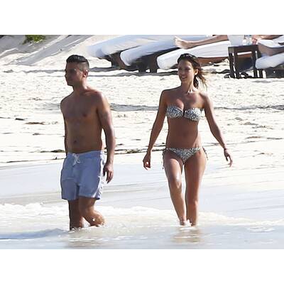 Jessica Alba: Sexy Bikiniurlaub in Mexiko