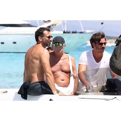 Star-Designer Giorgio Armani am Strand