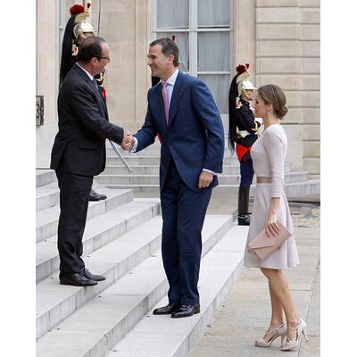 Das Königspaar wird von Francois Hollande empfangen