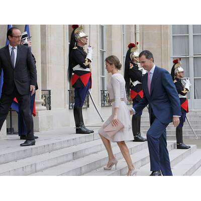 Das Königspaar wird von Francois Hollande empfangen