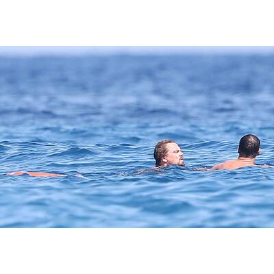 Leonardo DiCaprio & Toni Garrn relaxen in St. Tropez