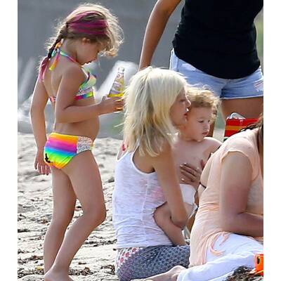 Tori Spelling verbringt Strandtag mit ihrer Familie