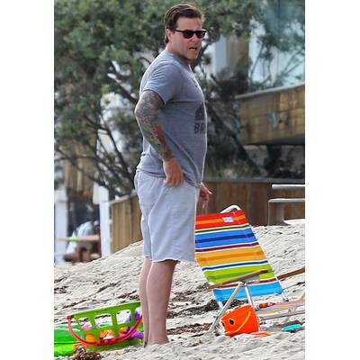 Tori Spelling verbringt Strandtag mit ihrer Familie