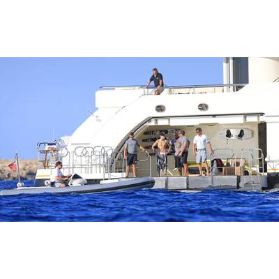 Justin Bieber düst mit dem Jetski in Ibiza