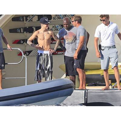 Justin Bieber düst mit dem Jetski in Ibiza