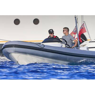 Justin Bieber düst mit dem Jetski in Ibiza