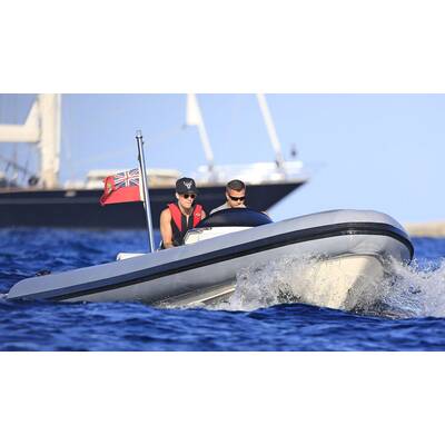 Justin Bieber düst mit dem Jetski in Ibiza