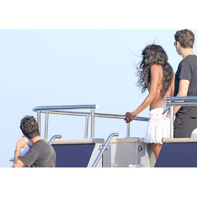 Naomi Campbell entspannt auf Roberto Cavallis Yacht