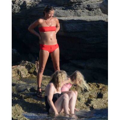 Kate Moss zeigt auf Formentera sexy Bikini-Figur