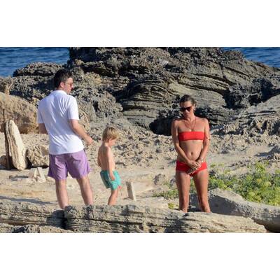 Kate Moss zeigt auf Formentera sexy Bikini-Figur