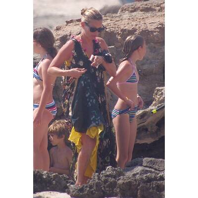 Kate Moss zeigt auf Formentera sexy Bikini-Figur