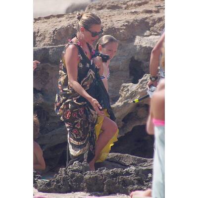 Kate Moss zeigt auf Formentera sexy Bikini-Figur