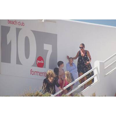 Kate Moss zeigt auf Formentera sexy Bikini-Figur