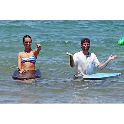 Alessandra Ambrosio: Mit Familie am Strand